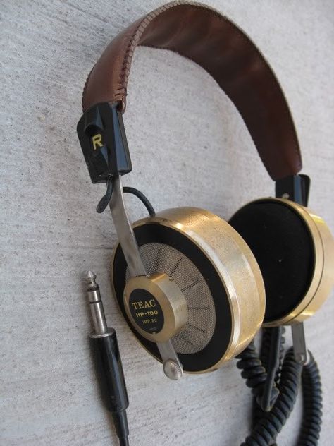 Vintage Headphones: April 2009 70s Headphones, Funky Headphones, Fashion Headphones, Headphones Vintage, Cool Headphones, Vintage Headphones, Retro Headphones, Retro Headphone, Cute Headphones