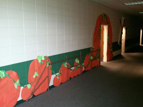 Pumpkin Patch School Hallway, Pumpkin Patch Wall Classroom, Christian Thanksgiving Bulletin Boards, Pumpkin Patch Bulletin Board, Paper Vines, Up Bulletin Board, Pumpkin Reading, Crinkled Paper, Diy Pumpkins Crafts