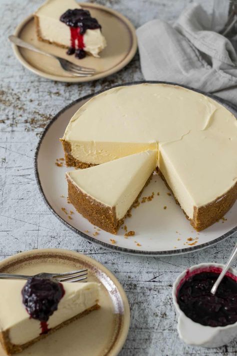 This delicious Philadelphia No-Bake Cheesecake recipe requires a few simple ingredients to produce a decadent dessert. Bake Cheesecake Recipes Easy, No Bake Cheesecake Recipes Easy, Philadelphia Cheesecake Recipe, Bake Cheesecake Recipes, Cheesecake Recipes Easy, No Bake Cheesecake Recipes, Cheesecake Recipes Philadelphia, Chocolate Abuelita, Philadelphia Cheesecake