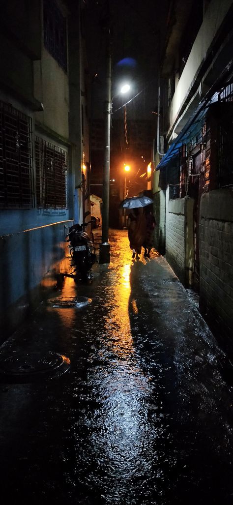 A rainy evening at one of the lanes in Kolkata Kolkata Rainy Day, Rain In Kolkata, Rainy Evening, Rain Aesthetic, Kodaikanal, Rainy Day Aesthetic, Rainy Season, Recipes Vegetarian, Indian Food