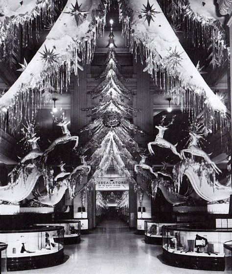 Marshall Field's Department store Christmas display c. 1940s. Vintage Christmas Photos, Ghost Of Christmas Past, Vintage Versace, Mid Century Christmas, The Windy City, Old Fashioned Christmas, Christmas Past, Christmas Memory, Christmas Display