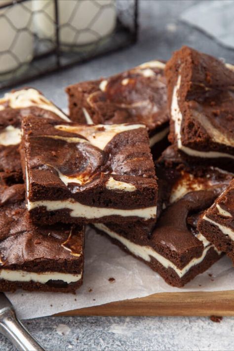 Low Calorie Chocolate, Healthy Chocolate Desserts, Snack Sani, Brownie Recipes Healthy, Cheesecake Brownie, Cream Cheese Brownies, Low Calorie Recipes Dessert, Brownie Cheesecake, Healthy Cheesecake