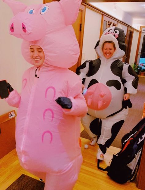 Really Funny Halloween Duo Costumes, Silly Duo Costumes, Funniest Duo Costumes, Pig Outfit, Halloween List, Peppa Pig Outfit, Meme Ideas Costume, Meme Couple Costume, Halloween Duos