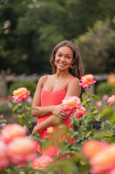 Senior portrait of mixed-race teen girl smiling and posing behind a rose bush. Pink and yellow roses are out of focus in the foreground surrounding her. Garden Senior Pictures, Spring Picture Ideas, Field Senior Pictures, Prom Photography Poses, Cute Senior Pictures, Senior Photoshoot Poses, Senior Photography Poses, Prom Photography, Newborn Photography Poses