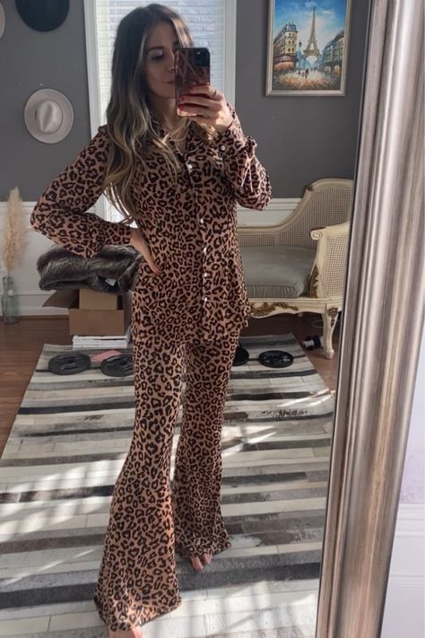 Pjs Comfy, Night Outfit Casual, Outfit Animal Print, Top Spring Outfits, Outfit Casual Chic, Female Ceo, Day To Night Outfit, Nightwear Outfits, Neutral Wardrobe