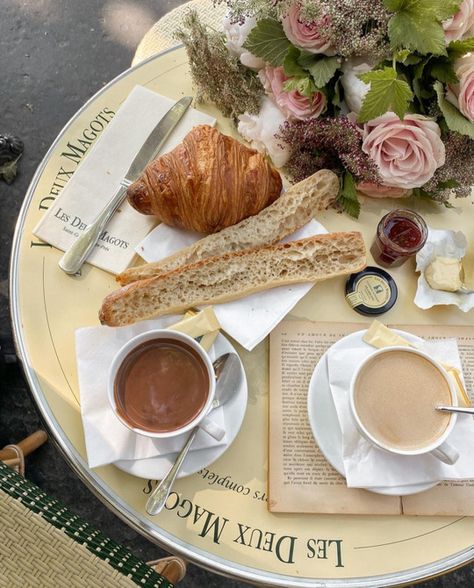 paris, parisian aesthetic,cafe,coffee,french Parisian Dinner, Parisian Aesthetic, France Photography, French Cafe, Breakfast Tea, Chocolate Tea, Best Breakfast, Food Truck, Aesthetic Food