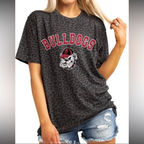 Nwot-Georgia Bulldogs Woman’s T-Shirt With A Darker Leopard Print Background. The Material Is A Heavier Cotton More Specifically For Those Fall And Winter Months. Have Never Worn!! Kentucky Girls, Leopard Shirts, University Merch, Uab Blazers, Cheer Tshirts, Birthday 2023, Florida Gator, Gameday Couture, Go Big Blue