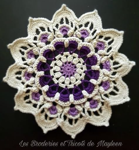 Confection Au Crochet, Crochet Mandala Pattern, Crochet Motif Patterns, Crochet Blocks, Crochet Circles, Crochet Decoration, Crochet Doily Patterns, Crochet Square Patterns, Crochet Mandala