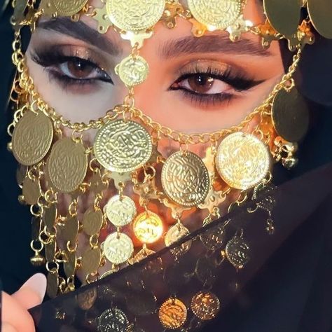 Dance Aesthetics, Egyptian Headpiece, Egyptian Goddess Costume, Egyptian Belly Dance, Saudi Women, Egyptian Aesthetic, Queen Of Hearts Card, Egyptian Makeup, Egyptian Accessories