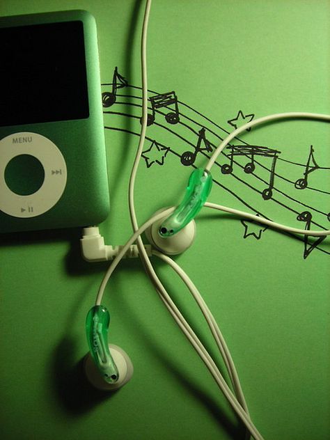 music, green, and ipod image 2000s Music Aesthetic, Pictures Of Music, Pictures Of Music Notes, 2000s Music, Green Y2k, Inspiring Pictures, Aesthetic Music, Music Headphones, All About Music