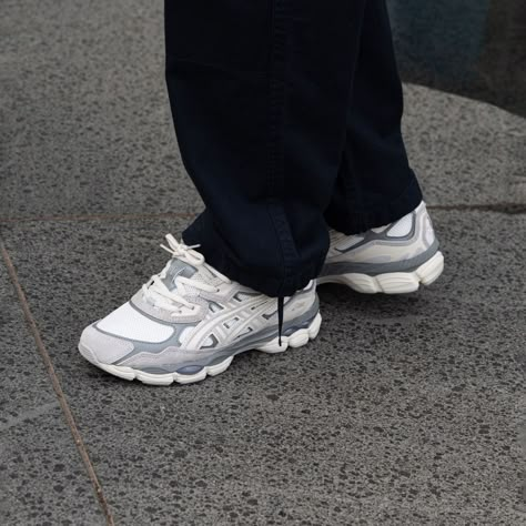 Asics Gel Nyc Outfit, Mode Zara, Kicks Shoes, All Nike Shoes, Shoe Wishlist, Dad Sneakers, Best Shoes For Men, Men Stylish Dress, Mens Outfit Inspiration