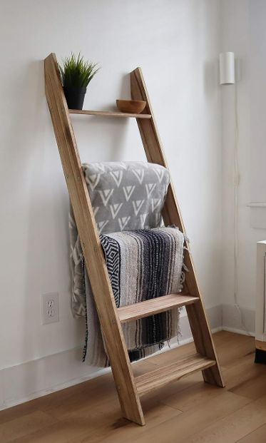 Blanket Ladder With Shelf, Throw Ladder Blanket Holder, Blanket Rack Ideas Living Room, Ladder For Blankets, Throw Blanket Holder, Throw Blanket Rack, Blanket Display, Blanket Ladder Diy, Blanket Display Ideas