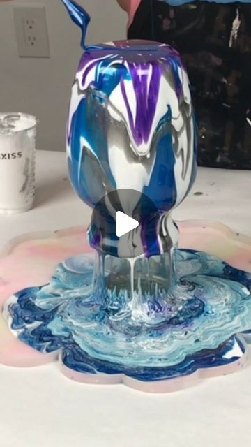 Diy Resin Vase, Resin Vase, Resin And Wood Diy, Acrylic Painting Diy, Old Vases, Resin Crafts Tutorial, Resin Pour, Vase Crafts, Acrylic Pouring Art