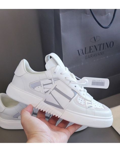 Valentino Shoes Men, Tas Traveling, Luxury Shoes Sneakers, Ferragamo Shoes Mens, Tennis Shoe Heels, Louis Vuitton Sneaker, Couple Sneakers, Shoe Selfie, Luxury Shoes Women