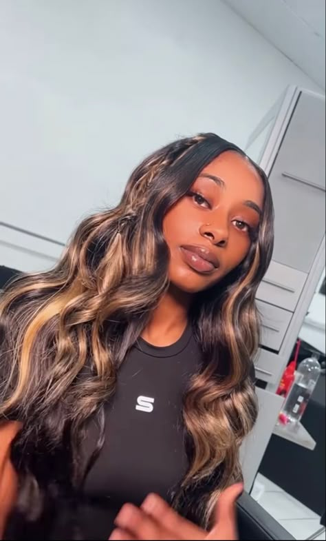 Black Weave With Highlights, Highlighted Middle Part Sew In, Color Closure Sew In, Sew In Hairstyles With Leave Out Color, Middle Part Sew In With Highlights, Middle Part Quick Weave With Highlights, Leave Out Sew In Weave With Color, Highlight Half Up Half Down Weave, Versatile Quick Weave With Highlights