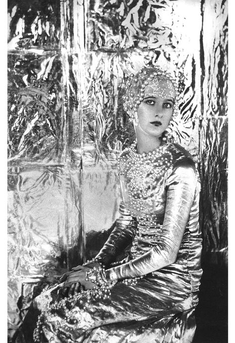 Bright Young Things: The Glittery World Of 1920s Young Society Nancy Cunard, Afternoon Dresses, Billy Kidd, Blithe Spirit, Madeleine Vionnet, Flapper Dresses, Fashion Goth, Charles James, English Fashion