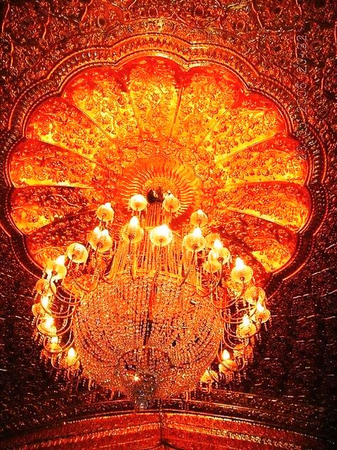 Sheesh Mahal, Filipino Clothing, Burning Candles, Golden Temple, Gold Aesthetic, The Wizard Of Oz, Beautiful Chandelier, Amritsar, Shades Of Gold