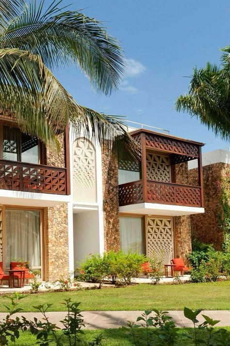 Swahili Architecture, Classic House Design, Indian Home Design, Two Story House, Outside Design, House Facades, Modern House Facades, Modern Exterior House Designs, Architect Design House