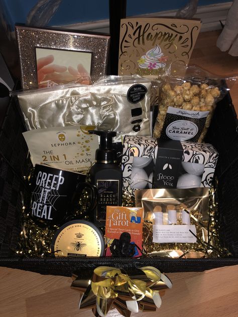 “Have a golden birthday!” Basket. Gold Gift Basket Ideas, Gold Items For Gift Basket, Gold Color Party Basket, Gold Gift Basket, Black And Gold Gift Basket, Golden Birthday Gift Ideas, Golden Birthday Basket, Black And Gold Theme, Gold Basket