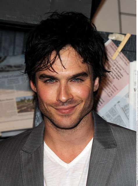 The "I know I'm sexy, let me make it even harder for you to resist by smiling seductively" smile. Ian Joseph Somerhalder, Ian Somerhalder Vampire Diaries, Damon Salvatore Vampire Diaries, Jeepers Creepers, Vampire Diaries Damon, Daniel Gillies, Smiling Man, Caroline Forbes, Paul Wesley