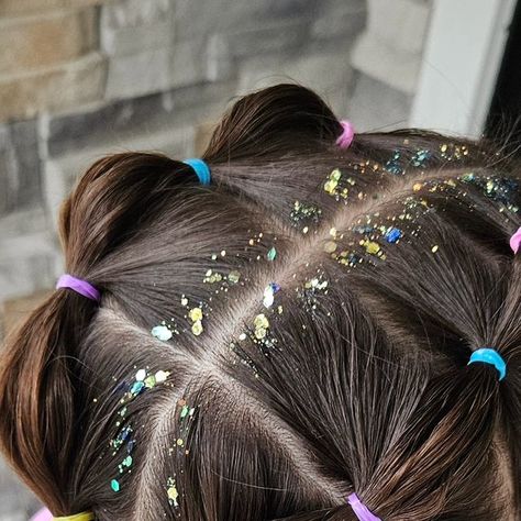 Jeanette Nuttall on Instagram: "I don't believe you can ever go wrong with bubble braids!   Today we did some bubbles into a ponytail and added a bow and some glitter to really make this style pop! ✨️  Glitter by: @harpyranneco   #cuteponytail #littlegirlhairideas #bubblebraids #polishednpretty #schooldayhair #simplehair #quickhairstyle #easyhairstyle #toddlerhair #littlegirlshair #cutehairforgirls #schoolhair #hairstyleoftheday #hairideasforgirls" Bubble Braids With Glitter, I Dont Believe You, Cute Ponytails, Bubble Braids, A Ponytail, Quick Hairstyles, Toddler Hair, Hairstyles For School, Cute Hairstyles