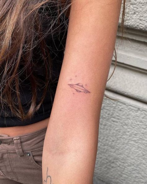 Poetic Tattoos, Spaceship Tattoo, Ufo Tattoo, Minimal Tattoo Design, Single Needle Tattoo, Planet Tattoos, Alien Tattoo, Bicep Tattoo, Ship Tattoo