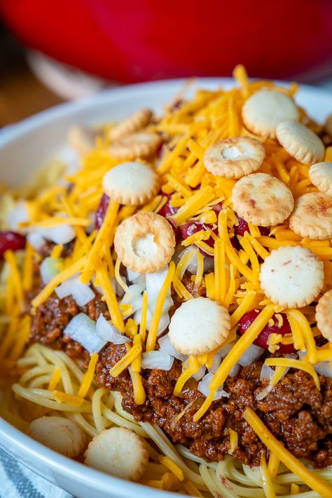 Cincinnati Chili | 12 Tomatoes Mexican Mole Sauce, Spaghetti Tomato Sauce, Mexican Mole, Cincinnati Chili, Traditional Chili, Mole Sauce, Oyster Crackers, Regional Food, 12 Tomatoes