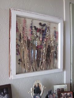 After the wedding, press my bouquet and make art in an old window pane Old Window Panes, Diy Wand, Fleurs Diy, Antique Windows, Diy Wedding Bouquet, Window Pane, Diy Bouquet, Mason Jar Diy, Window Frame