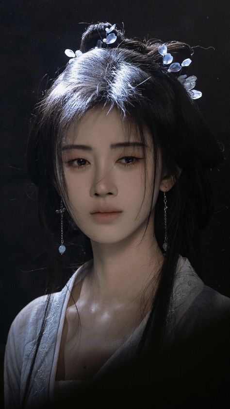 Hanfu Makeup, Chinese Portrait, Hanfu Hairstyles, Hanfu Girl, Big Bun Hair, Face Drawing Reference, Ethereal Makeup, Ju Jingyi, Cute Cartoon Images