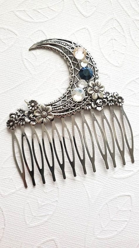 Crystal Moon Haircomb  * Moonstone Vibes This Crescent Moon Crystal Moon hair comb is decorated with flower embellishments and true swarovski Crystals. This haircomb has a very aesthetic look and feel. All in all this haircomb is a magical piece with a great moon design.  ☻Color: ~ Silver ☻Link to More Hair Accessories: https://www.etsy.com/shop/FashionCrashJewelry?ref=profile_header&search_query=hair+accessories ☻Link to The ENTIRE SHOP: https://www.etsy.com/shop/FashionCrashJewelry?ref=shopsec Crescent Moon Hair Clip, Crescent Moon Accessories, Celestial Hair Comb, Celestial Hair Accessories, Moon Hair Accessories, Hair Accessories Aesthetic, Moon Hair Clip, Witchy Hair, Flower Hairpiece