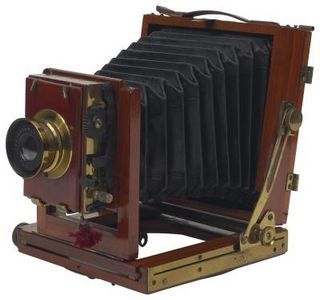 1920s Photography, Antique Cameras, Camera Obscura, Old Cameras, Image 3d, Old Camera, History Projects, Low Tech, E 40