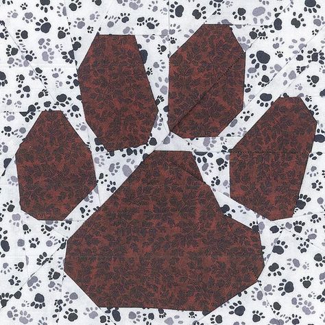 Paper pieced paw print (Hound)                                                                                                                                                                                 More Paw Quilt Block, Dog Paw Quilt Block, Dog Quilt Patterns Free Ideas, Paw Print Quilt Block, Paw Print Quilt, Dog Quilt Block, Free Paper Piecing Patterns, Cat Quilt Patterns, Paper Piecing Tutorial