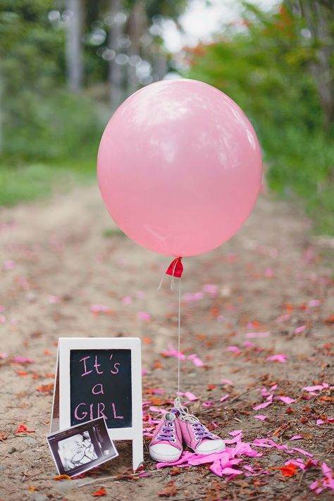 Gender Reveal Picture Ideas Photography, Baby Shower Shoot Photo Ideas, It’s A Girl Announcement, Gender Reveal Pics, Baby Girl Gender Announcement, Gender Announcement Pictures, Baby Girl Announcement Ideas, Gender Reveal Photo Ideas, Girl Gender Announcement