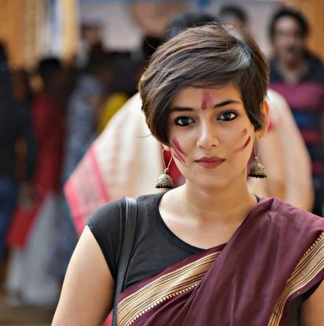 Archika Gupta, Men Short Hair Styles, Romantic Gamine, Saree Combination, Indian Hair Cuts, Men Short Hair, Shot Hair, Layer Cut, Nice Face