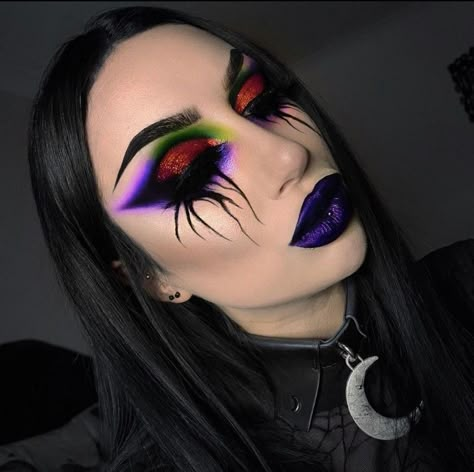 Purple Witch Makeup Halloween, Colorful Goth Makeup, Gothic Eyeshadow, Purple Goth Makeup, Carnaval Makeup, Purple Makeup Looks, Silver Eyes, Dark Makeup Looks, Eye Makeup Images