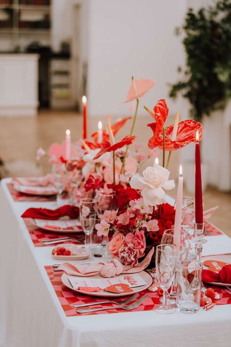 Kitsch & Cute with an Edge: A Pink & Red Valentine’s Day Wedding Shoot · Rock n Roll Bride Red Wedding Table, Reception Arrangements, Red And Pink Wedding, Pink Wedding Table, Mother Blessing, Pink Table Settings, Pink Tablescape, Wedding Table Ideas, Cake Torte