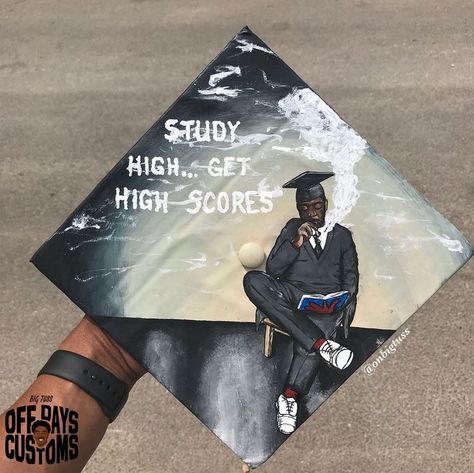 Graduation Hair Ideas Grad Cap, School Girly, Graduation Goals, Funny Graduation Caps, Friends Graduation, Graduation Hats, Cute Senior Pictures, College Grad Cap Ideas, Senior Season