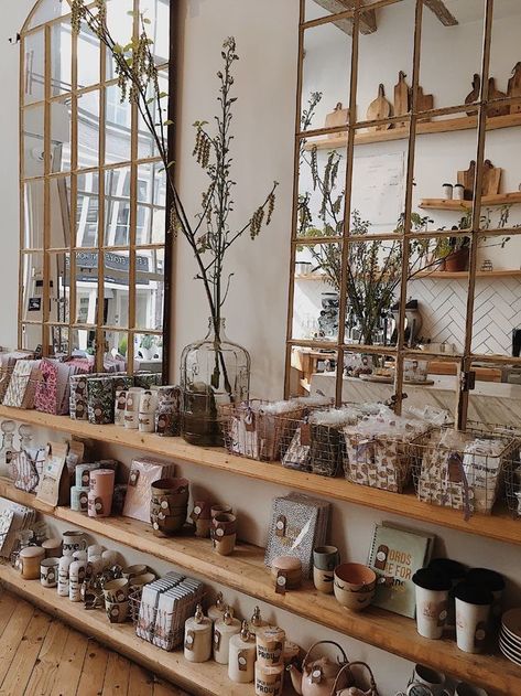 Gift Shop Interiors, Flower Shop Interiors, Flower Shop Design, Store Design Boutique, Retail Store Interior, Store Interiors, Retail Store Design, Boutique Interior, Retail Interior