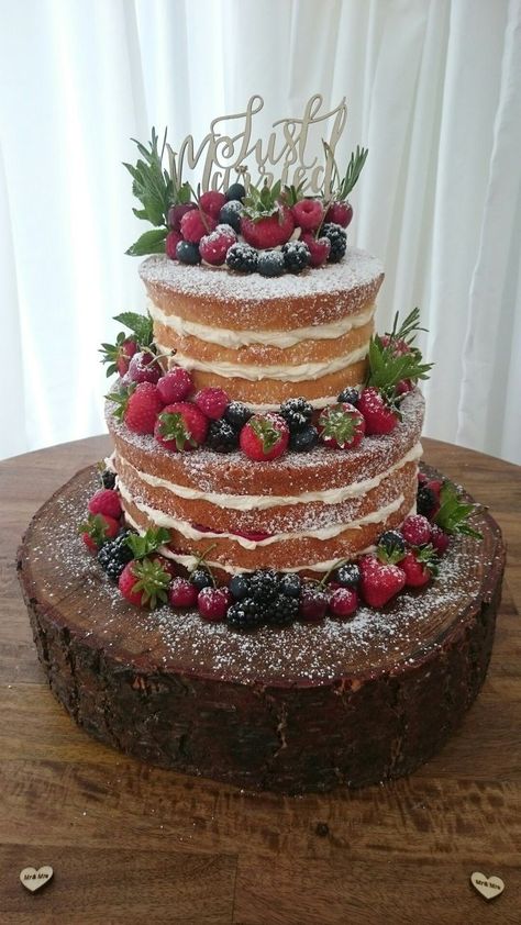 Fruit Cake For Wedding, Wedding Cake With Fresh Fruit, Naked Cake With Fruit, Naked Cake Birthday, Rustic Naked Wedding Cake, Cake With Fresh Fruit, Berry Wedding Cake, Strawberry Wedding Cakes