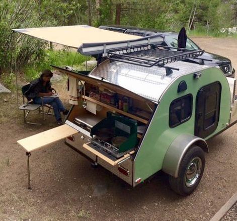 Camping Ideas For Couples, Teardrop Trailer Camping, Tiny Camper Trailer, Teardrop Camper Plans, Small Camper Trailers, Teardrop Caravan, Teardrop Camping, Kombi Motorhome, Auto Camping