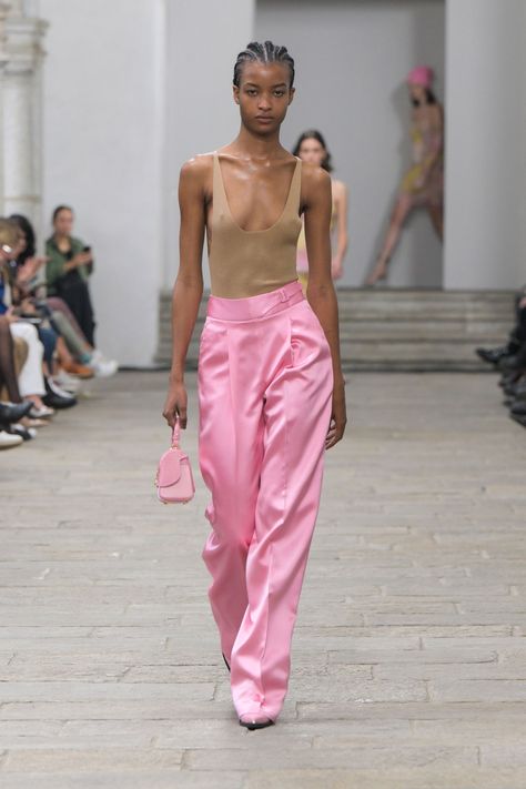 Pink Pants Outfit, Fashion Forecasting, Ermanno Scervino, Pink Pants, 가을 패션, Spring 2023, Mode Inspiration, Runway Fashion, Fashion Collection