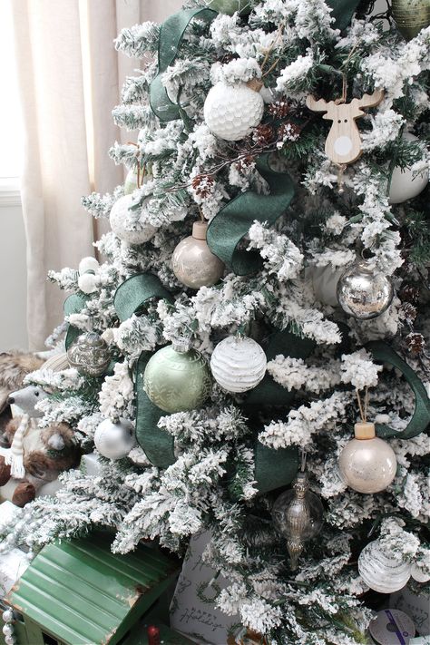 Beautiful green and white Christmas dining room decor ideas. Gorgeous Christmas home tours and Christmas decor inspiration. #christmashometour #christmasdiningroom #christmasdecor #diningroomdecor #christmasdecorations #christmastree White Christmas Tree Green Decor, Green Christmas Decorations Ideas, Christmas Tree Silver And Green, White And Dark Green Christmas Decor, Christmas Tree Ideas For Flocked Tree, White Christmas Tree Green Ornaments, Dark Green And White Christmas Tree, Christmas Decor Ideas White And Green, Green White Silver Christmas Tree