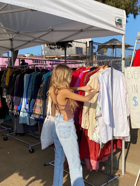 Los Angeles California Aesthetic, Aesthetic Girl Vintage, Goodwill Bins, Melrose Trading Post, California Aesthetic, Artsy Photos, Op Shop, Girl Vintage, Fire Fits