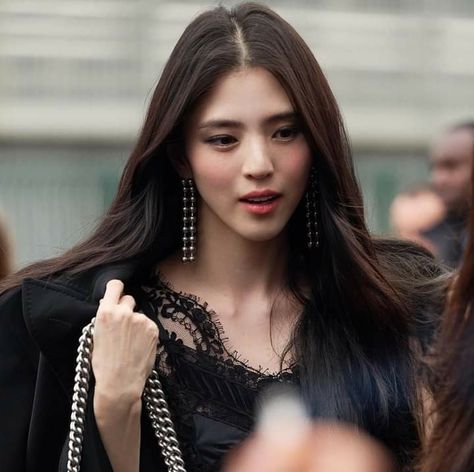 Han So Hee for BALENCIAGA at Paris Fashion Week Han So Hee Balenciaga, Yoon Jiwoo, Han So Hee, So Hee, Bts V Pictures, Asian Celebrities, Cinematic Photography, Korean Actresses, Girl Crushes