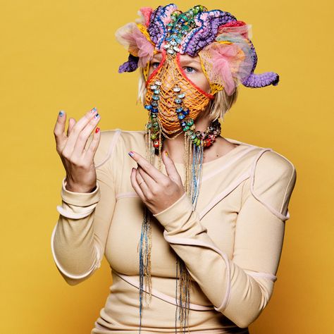 sia photo shoot | sia photoshoot | Sia Brasil | Flickr Sia Costume, Sia And Maddie, Sia Kate Isobelle Furler, Pop Song Lyrics, Sia Furler, Independent Music, Pop Songs, Last Fm, Female Singers