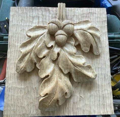 Wood Carving Projects, Memory Blocks, Oak Leaves And Acorns, Wood Relief, Carving Techniques, Relief Carving, Floral Foliage, Sculpture Art Clay, Wood Spirit