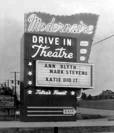 Drive-ins.com - Admiral Twin Drive-In Drive In Theatre, Movie Theater Aesthetic, Drive In Cinema, Theater Sign, Vintage Movie Theater, 50s Aesthetic, Theatre Sign, Drive In Movie Theater, Vintage Neon Signs