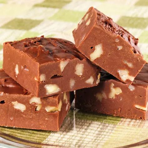 Old Fashioned Fudge - Magnolia Days Chocolate Walnut Fudge Recipe, Old Fashion Fudge Recipes, Walnut Fudge Recipe, Snickers Fudge, 5 Minute Fudge, Homemade Chocolate Fudge, Chocolate Walnut Fudge, Old Fashioned Fudge, How To Make Fudge