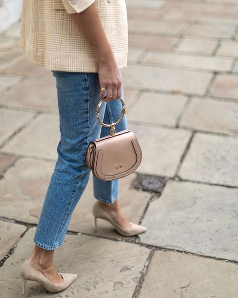 Neutrals & denim .. Emma Hill - photo Simon Creasey See By Chloe Bag Outfit, Chloe Bag Outfit, Saddle Bag Outfit, Chloe Saddle Bag, Emma Hill, Structured Blazer, Bag Outfit, Gucci Soho Disco Crossbody, Chloe Marcie