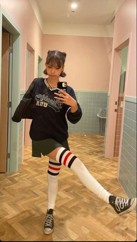 Converse With Long Socks, Skirt And Sweatshirt, Long Socks Outfit, Socks Outfit, Pretty Aesthetic, Sock Outfits, Preppy Girl, Sweatshirt Cute, Long Socks